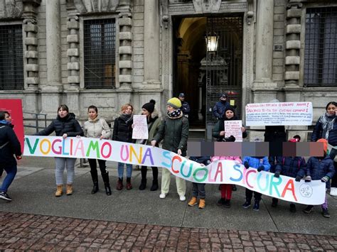 Caccia Al Topo Alla Scuola Materna Sant Abbondio Di Milano La Protesta