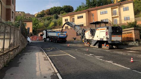 Siena Proseguono I Lavori Di Asfaltatura In Via Nino Bixio RadioSienaTv