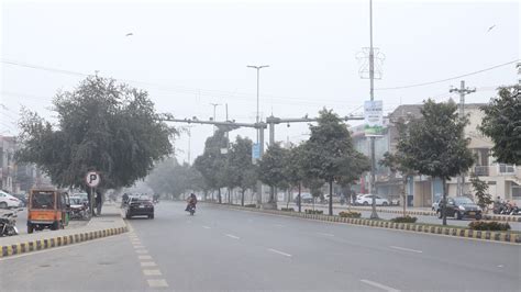 Lahore Pakistan Weather Update Dense Fog Cold Wave Persist