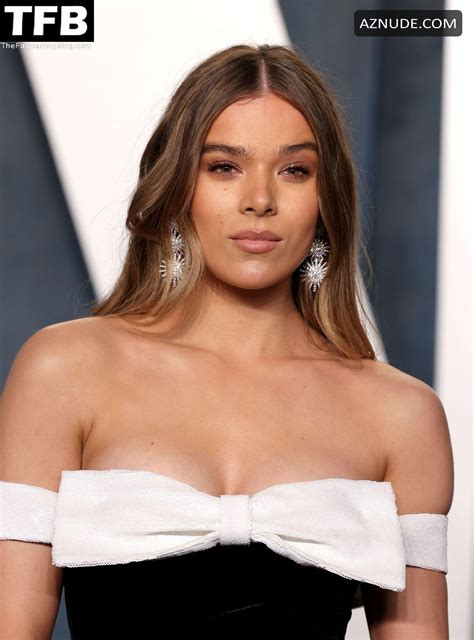 Hailee Steinfeld Sexy Seen Flaunting Her Stunning Body At The Vanity Fair Oscar Party In Beverly