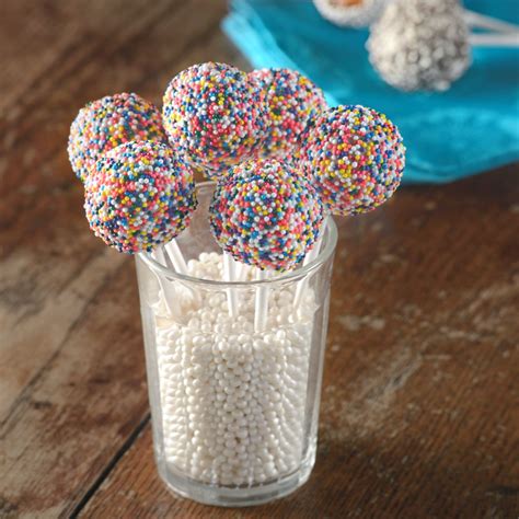 Chocolate Cake Pops Recipe - Bloggy Moms Magazine