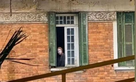 A Mulher Da Casa Abandonada Entenda A Hist Ria Que Viralizou Ap S Ser