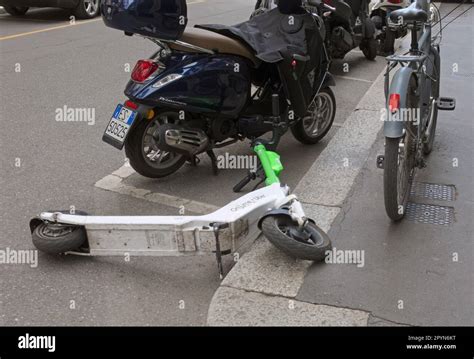 Abandoned Electric Scooter Hi Res Stock Photography And Images Alamy