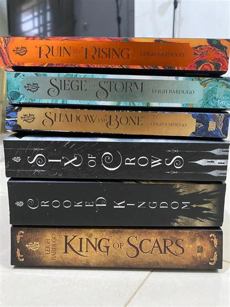 Novel Leigh Bardugo Shadow And Bone Six Of Crows Run And Rising