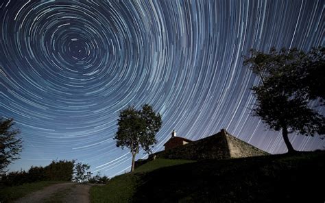 Skygazers to get 'extra special' glimpse of Halley’s comet tail end