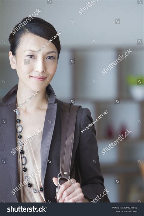 Japanese Mature Woman Images Photos Et Images Vectorielles De Stock Shutterstock