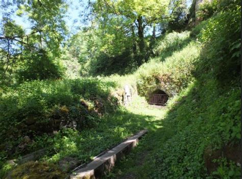 La Fontaine Troglodyte Et Romaine La Fontaine Gauloise Et La Fontaine