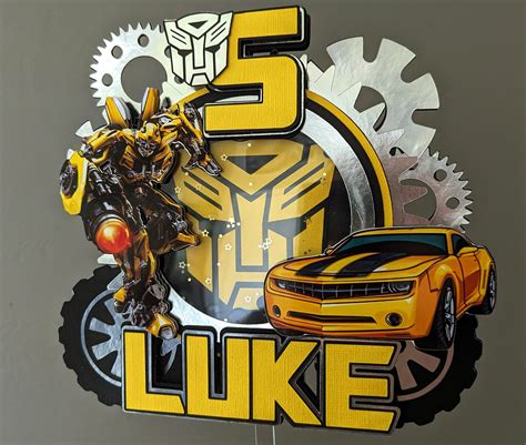 Make Your Cake Stand Out With This Awesome Bumblebee Cake Topper It