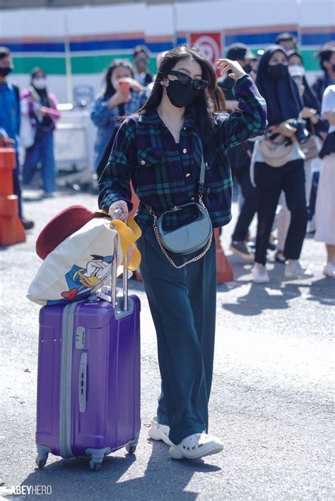 Pin Oleh Kairovisia Di Jkt Airport Fashion Fotografi Potret Wanita