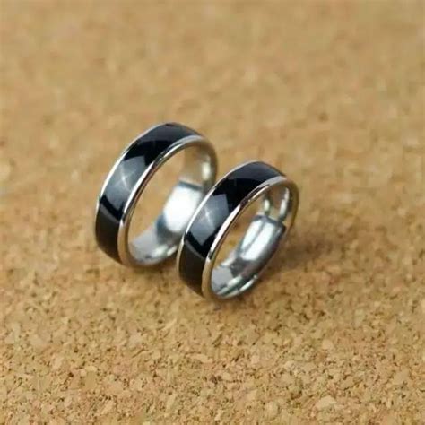 Jual Bayar Di Tempat Cincin Pria Wanita Titanium Silver Garis Hitam