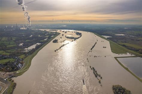 Luftaufnahme Dinslaken Uferbereiche Mit Durch Hochwasser Pegel