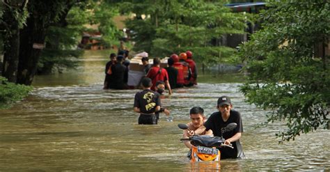 Dampak Cuaca Buruk Sebagian Wilayah Makassar Terendam Banjir