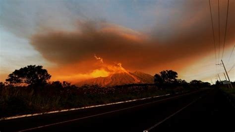 Thousands Flee As Guatemalas Fuego Volcano Erupts Bbc News