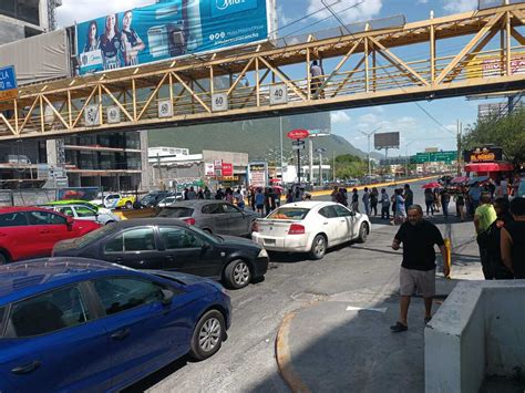 Bloquean Avenida Garza Sada Por Falta De Agua En Monterrey Telediario