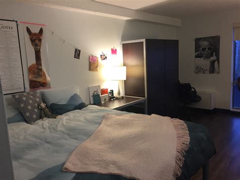 Large and luxury student room in a private Student Residence-Single ...