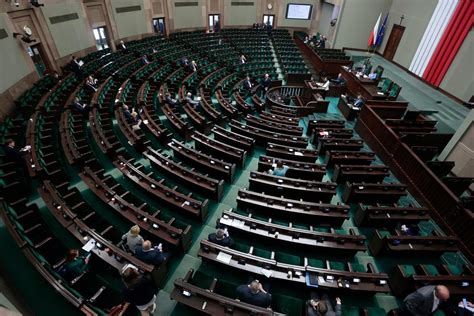 Nowy Sonda Poparcia Dla Partii Politycznych Pis Wygra By Wybory Na