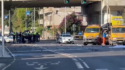 Incidente Stradale A Cagliari Muoiono Quattro Giovani Video Dailymotion