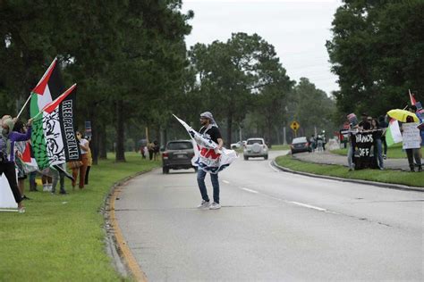 Boeing protest draws hundreds in Clear Lake