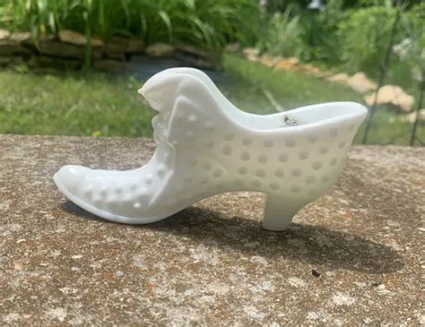 Fenton White Milk Glass Hobnail Cat Head Shoe Vintage Picclick Uk