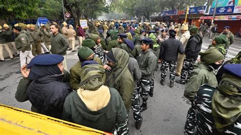 Traffic Disrupted In Central Delhi As Aap Bjp Protest Routes You Should Avoid Latest News