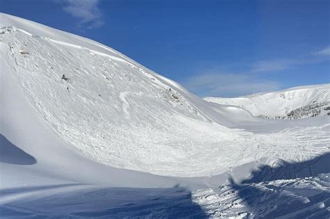 Two Snowmobilers Killed In Colorado Avalanche The New York Times