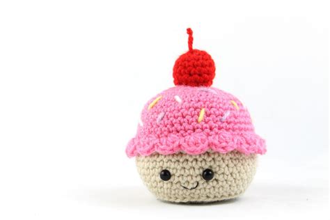 Cupcake Amigurumi Free Crochet Pattern StringyDingDing