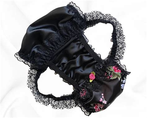 SCHWARZ SATIN BLUMENMUSTER seidig Sissy Rüschen Spitze Bikini Tanga Slips Höschen EUR 16 42