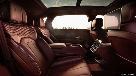 Bentley Bentayga Extended Wheelbase | 2023MY Urban (Color: Dove Grey ...