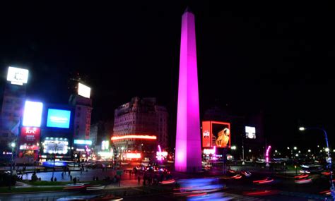 Edificios Y Monumentos Se Iluminaron De Rosa Por El D A Mundial Del