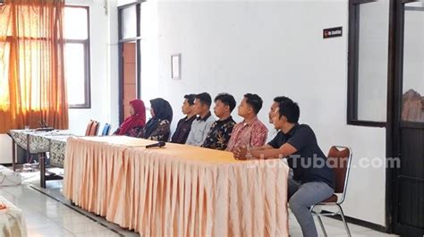 KPU Tuban Putuskan Beri Ampun Anggota KPPS Yang Pose Jari