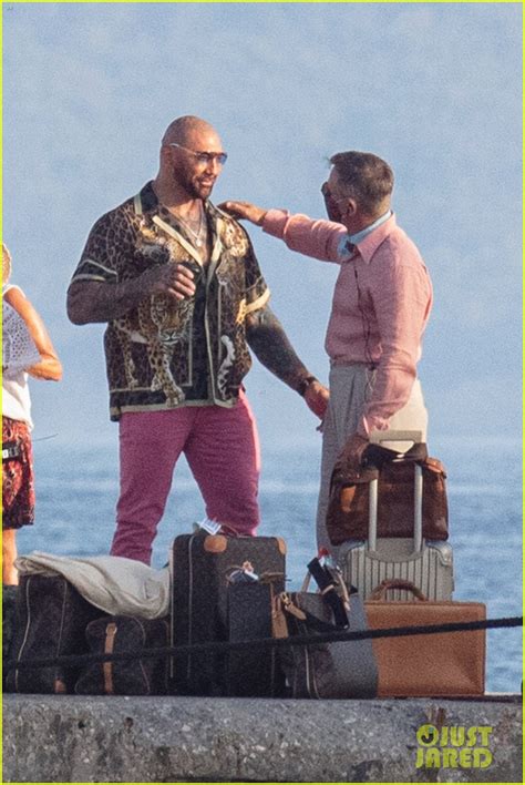 Daniel Craig Hugs Dave Bautista On Knives Out 2 Set With Kate Hudson