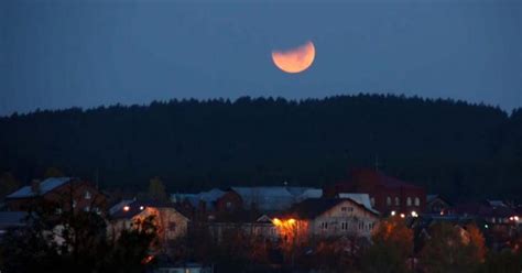 Oydin kechalarda (realistik hikoya)