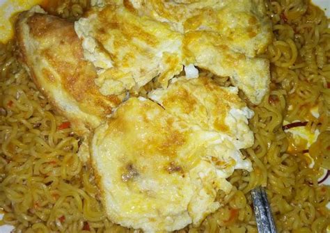 Indomie and egg Recipe by Aisha Magama - Cookpad