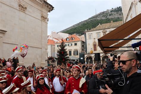 Kolenda u Gradu gradonačelnik nazdravio Badnji dan Grad Dubrovnik