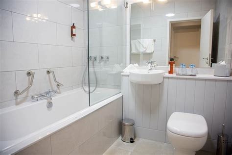 WATERFRONT HOTEL DUNGLOE $96 ($̶1̶3̶9̶) - Updated 2018 Prices & Reviews ...