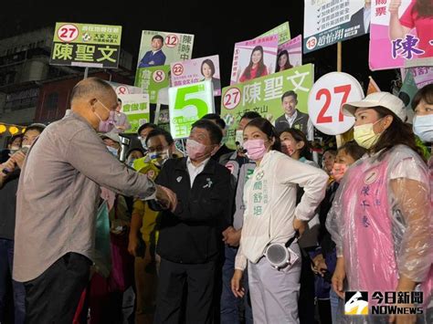 再搗深藍票倉！陳時中快閃景美夜市 雨中300人搶合照 政治快訊 要聞 Nownews今日新聞