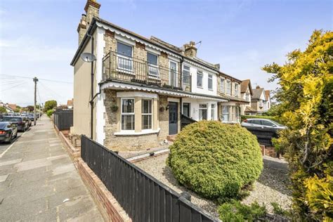 4 Bed Terraced House For Sale In Holland Road Holland On Sea Clacton