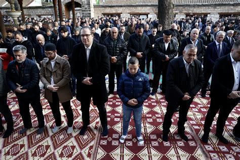 Poznato i u koliko sati će se klanjati bajram namaz N1