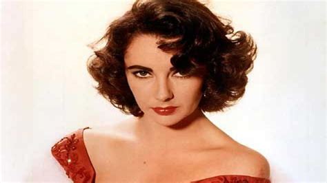 Se Cumplen 10 Años Del Fallecimiento De Elizabeth Taylor La Actriz De Los Ojos Violeta Perfil