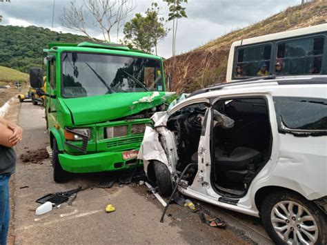 Colis O Frontal Entre Utilit Rio E Caminh O Deixa Mortos Na Br