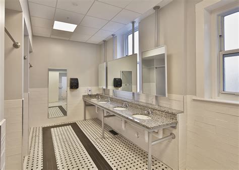 Elon West Dorm_Bathroom - Davie Construction