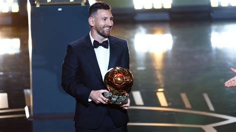 Messi citou Maradona após vencer Bola de Ouro leia trechos do discurso