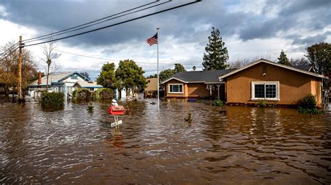 California Flooding At Least 17 People Dead More Than 200 000 Homes