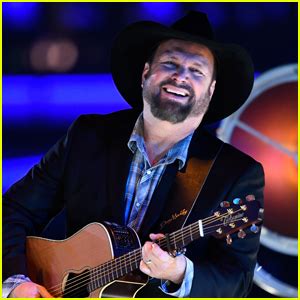 Garth Brooks Announces Plus One Las Vegas Residency See The Dates