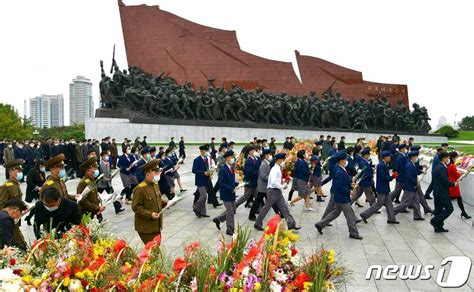 노동당 창건 77돌북한 김일성·김정일 동상 헌화 행렬 네이트 뉴스