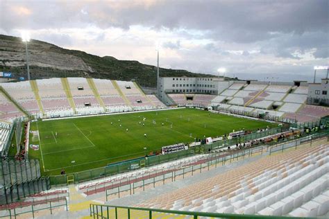 Football en Italie un décret sur l immigration oblige une rencontre