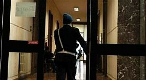 Donna Tenta Il Suicidio In Carcere La Polizia Penitenziaria Salva Una