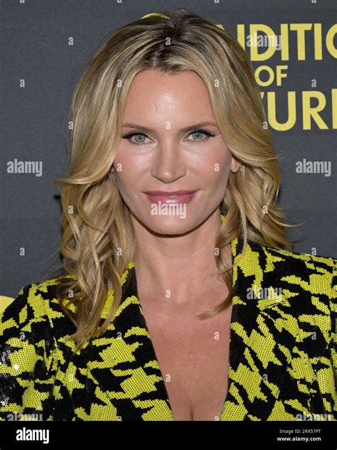 Natasha Henstridge Peso 2023