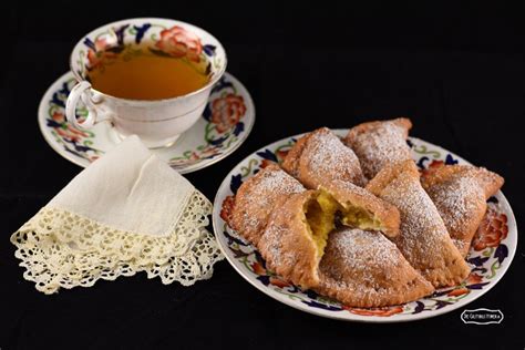 Ravioli Dolci Di Carnevale Con Crema Di Ceci