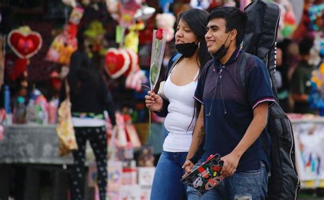 Mexicanos Gastan Entre Y Mil Pesos En Regalos Del D A Del Amor